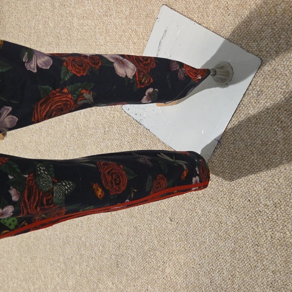 Adidas Rita Ora Set  Tee Vibrant Floral Design And Pants - Picture 11 of 15